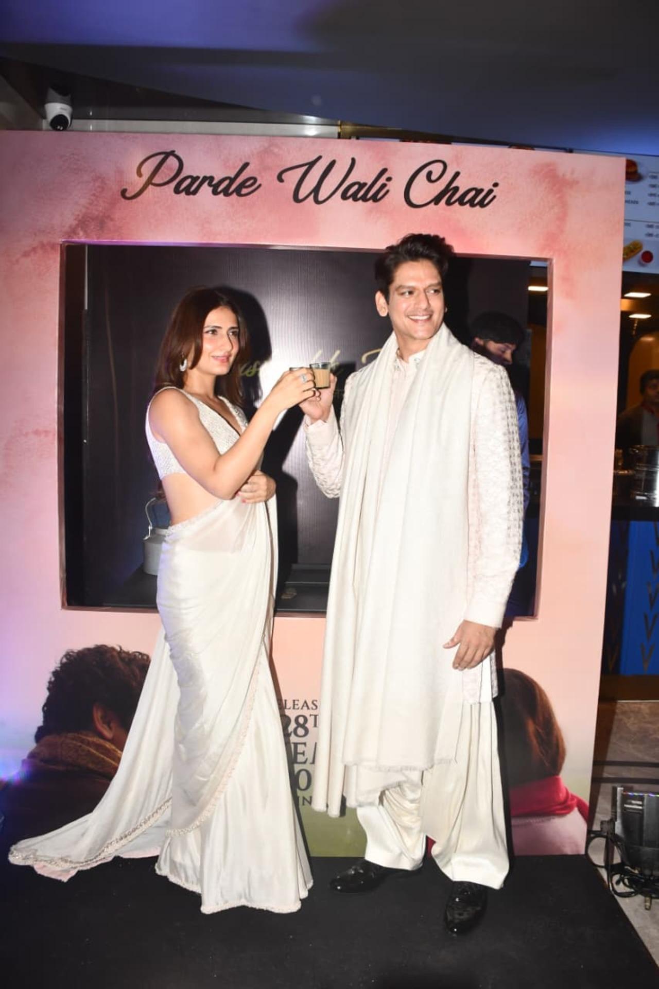 She left her hair loose and opted for statement earrings to complement the look. She opted for minimal makeup, redefining charm.